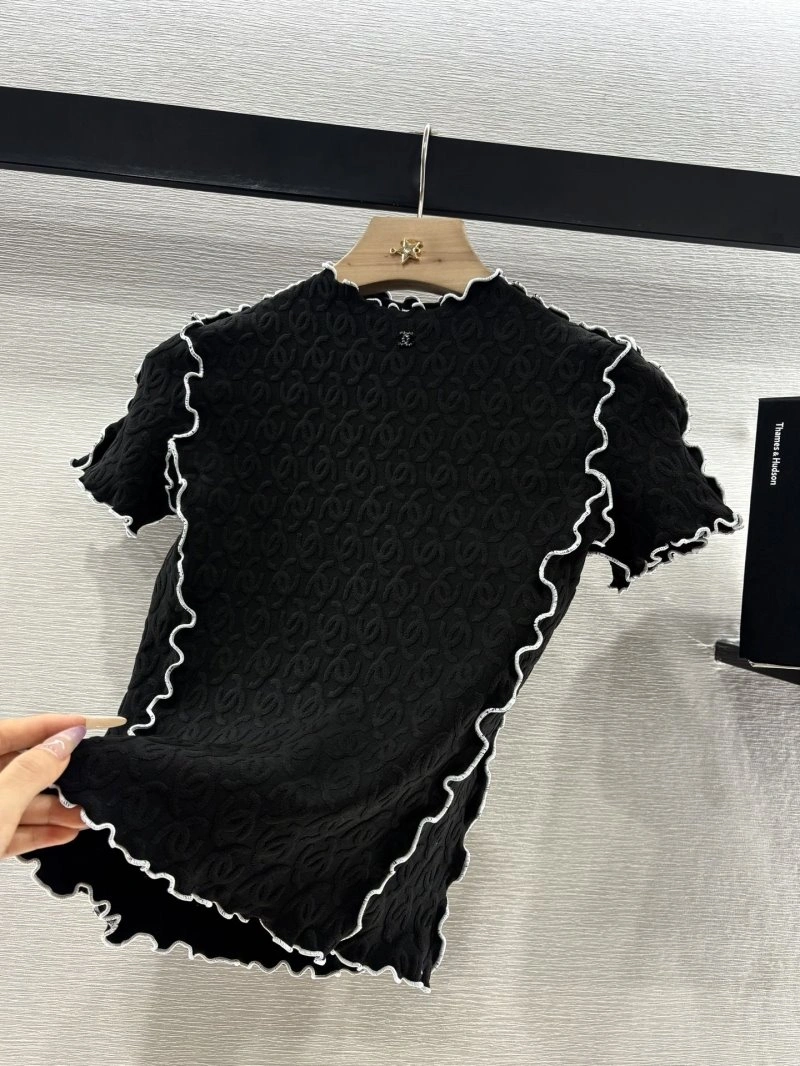 Sustainable Chanel T-Shirts 109632