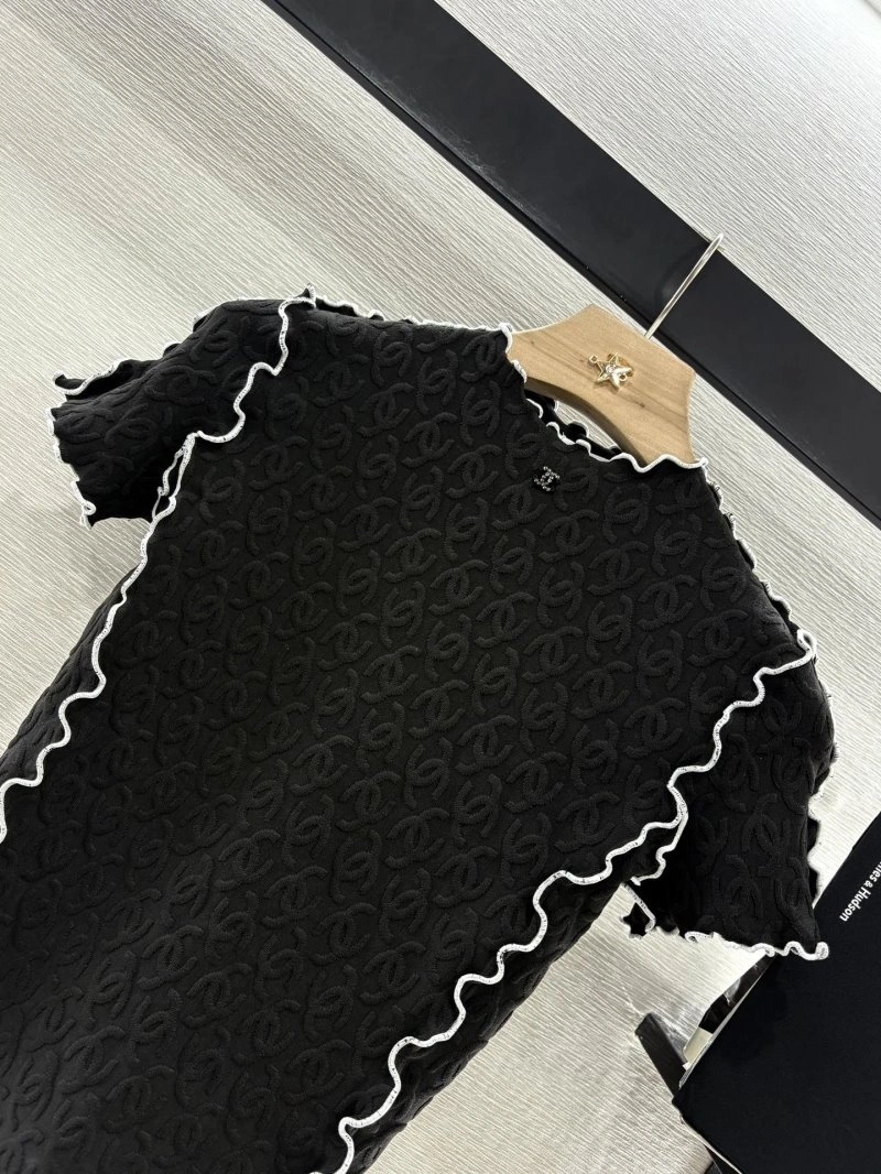 Sustainable Chanel T-Shirts 109632