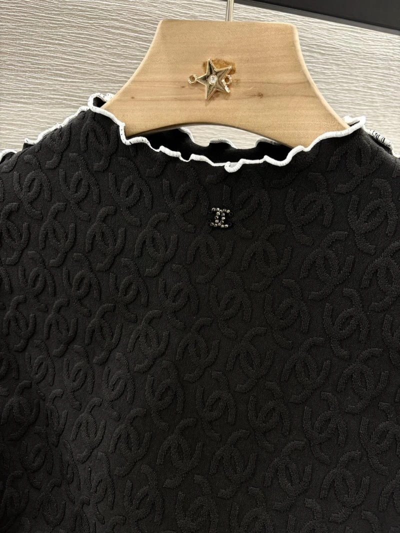 Sustainable Chanel T-Shirts 109632