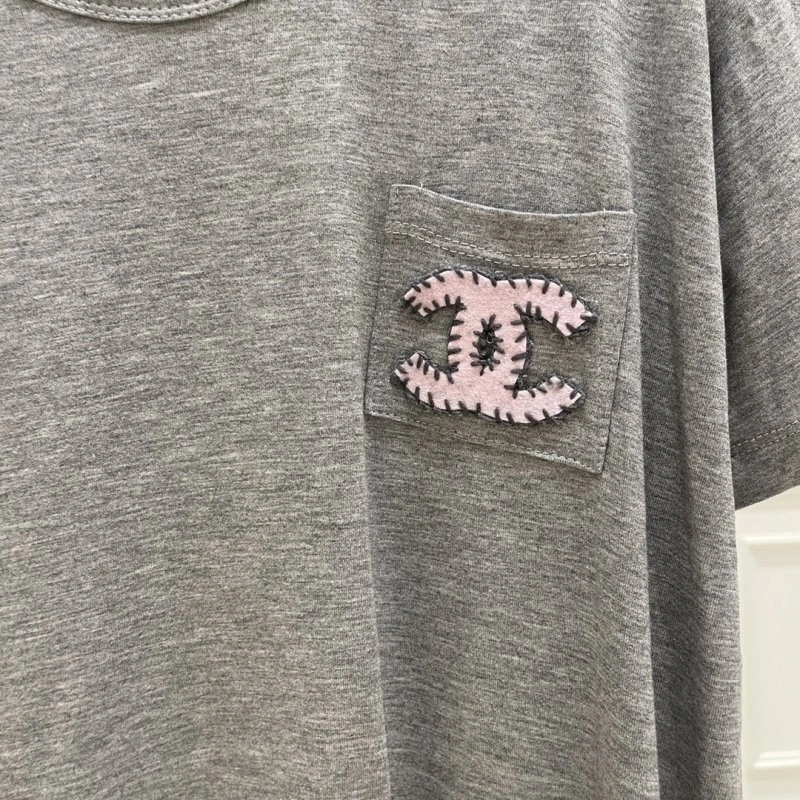 Compact Chanel T-Shirts 109629
