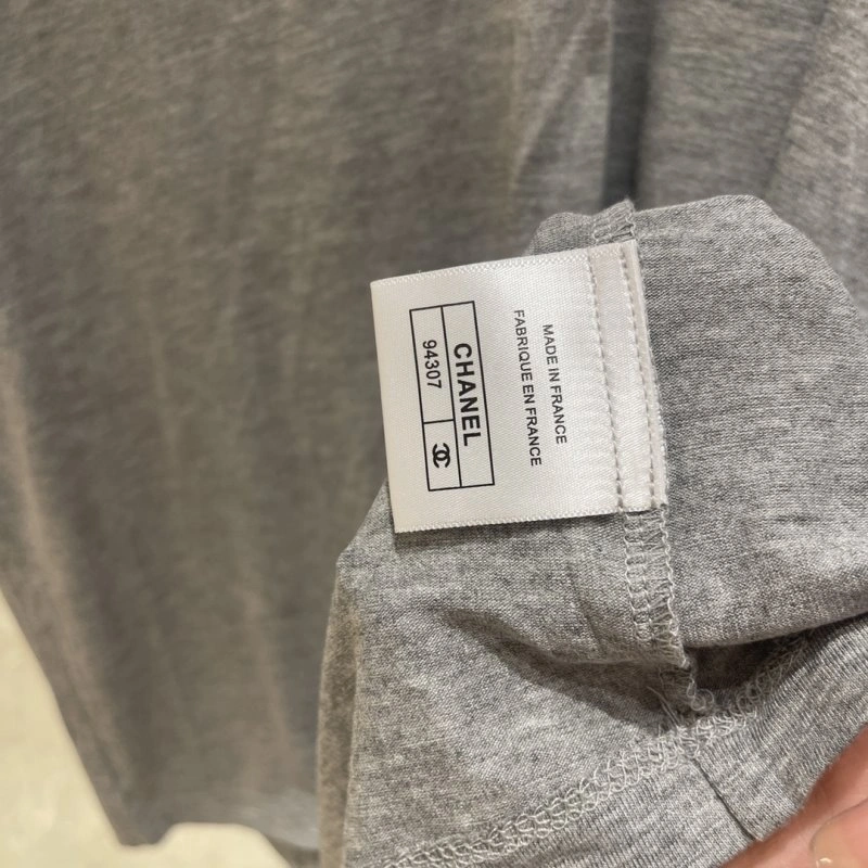 Compact Chanel T-Shirts 109629