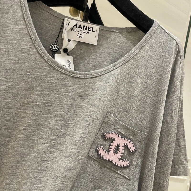 Compact Chanel T-Shirts 109629