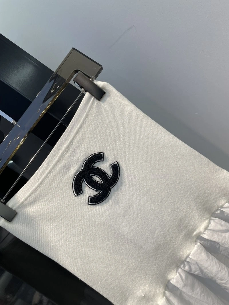 Chanel T-Shirts Effortless 109626