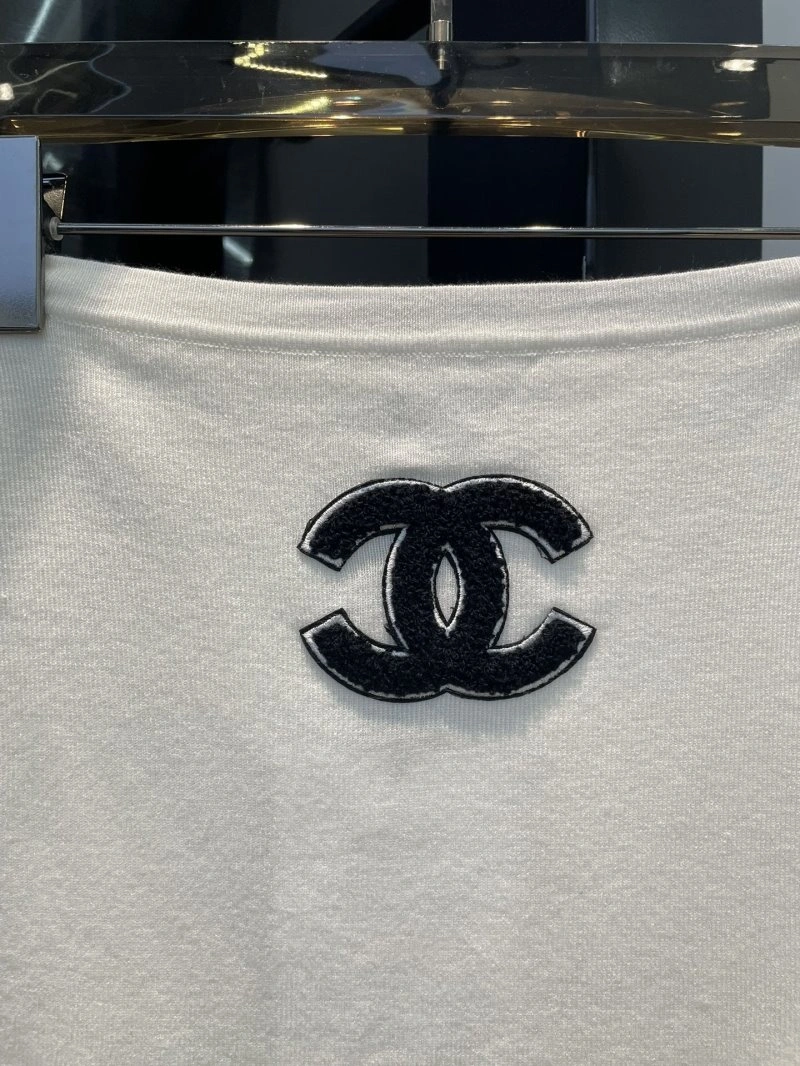 Chanel T-Shirts Effortless 109626