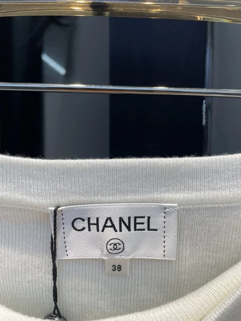 Chanel T-Shirts Effortless 109626