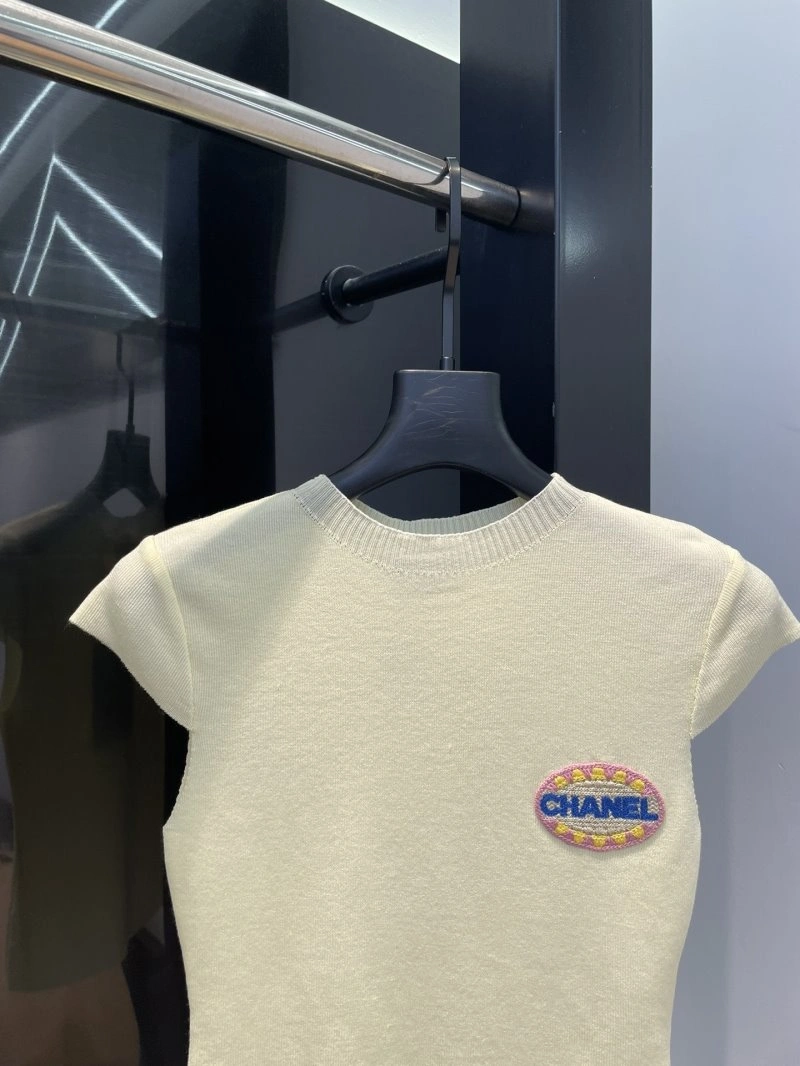 Chanel T-Shirts Comfortable 109610