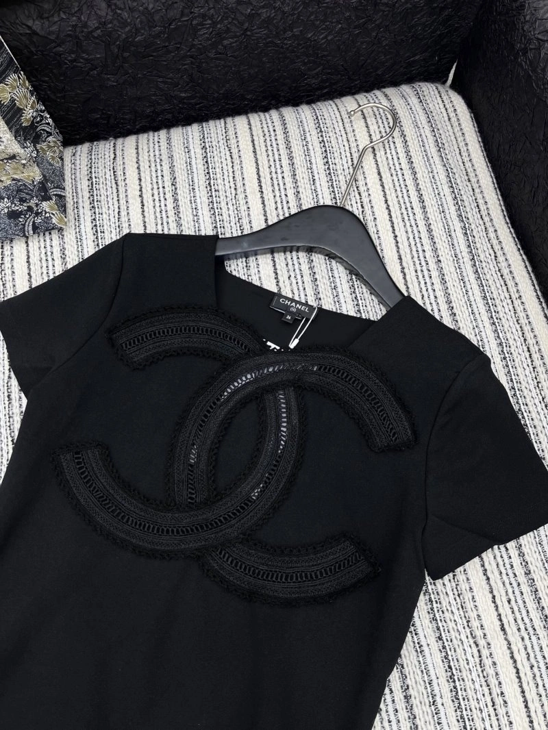 Chanel T-Shirts Lightweight 109430