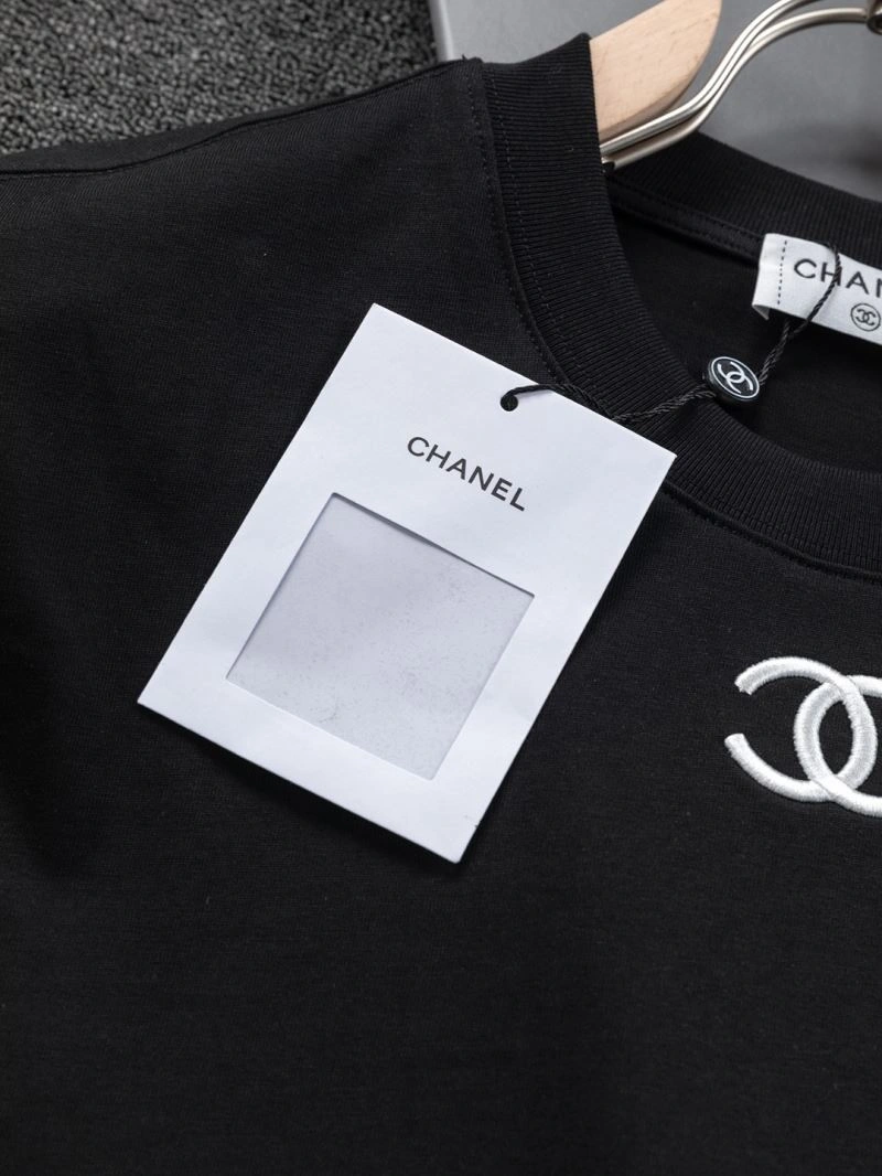 Chanel T-Shirts Casual 111186