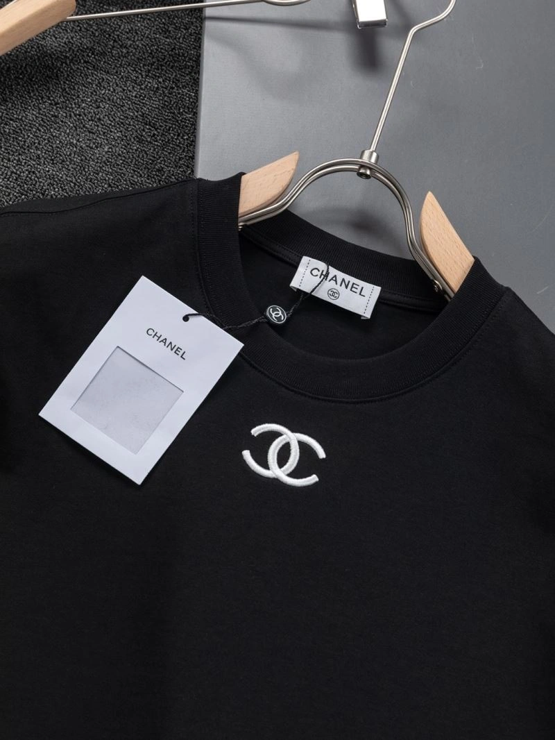 Chanel T-Shirts Casual 111186