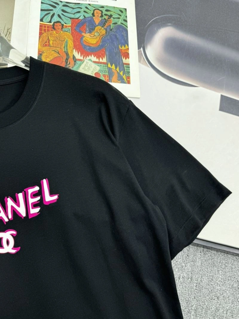 Lightweight Chanel T-Shirts 111153
