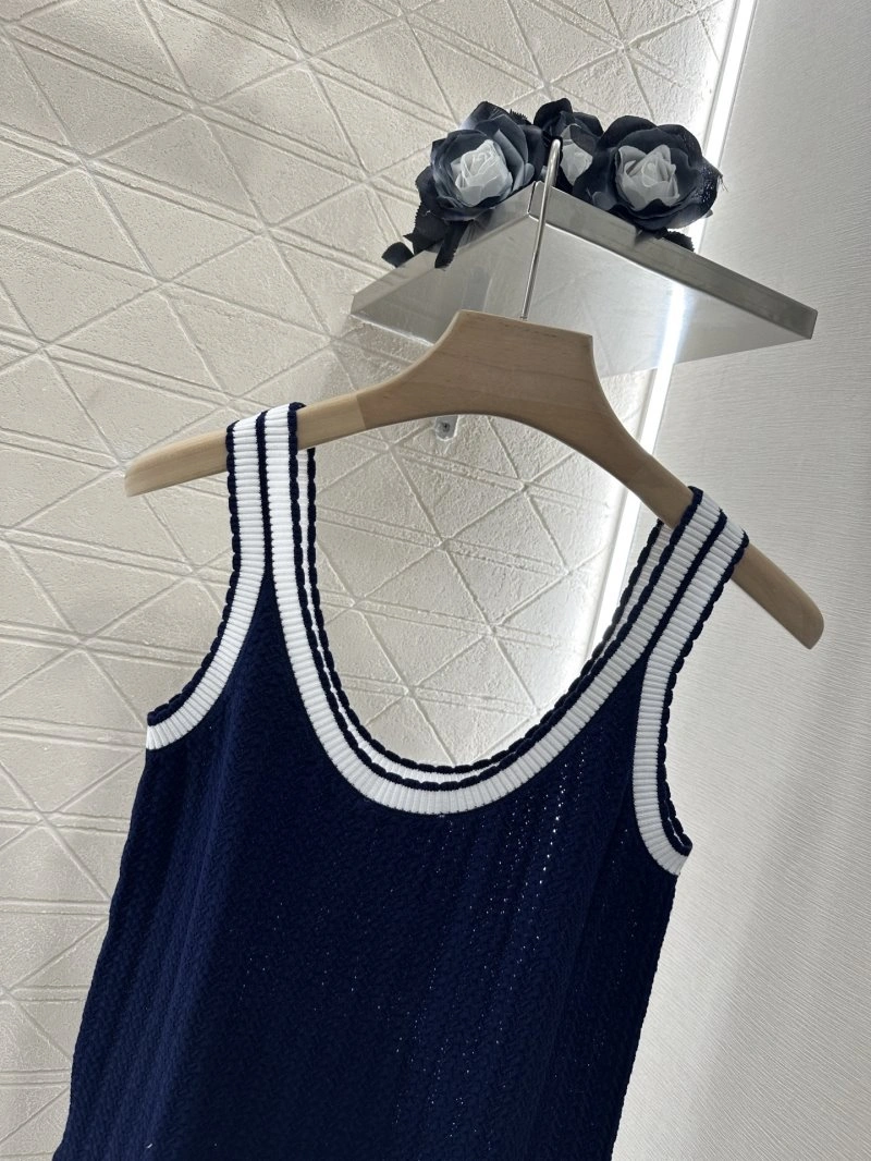 Lightweight Chanel Vest 108416