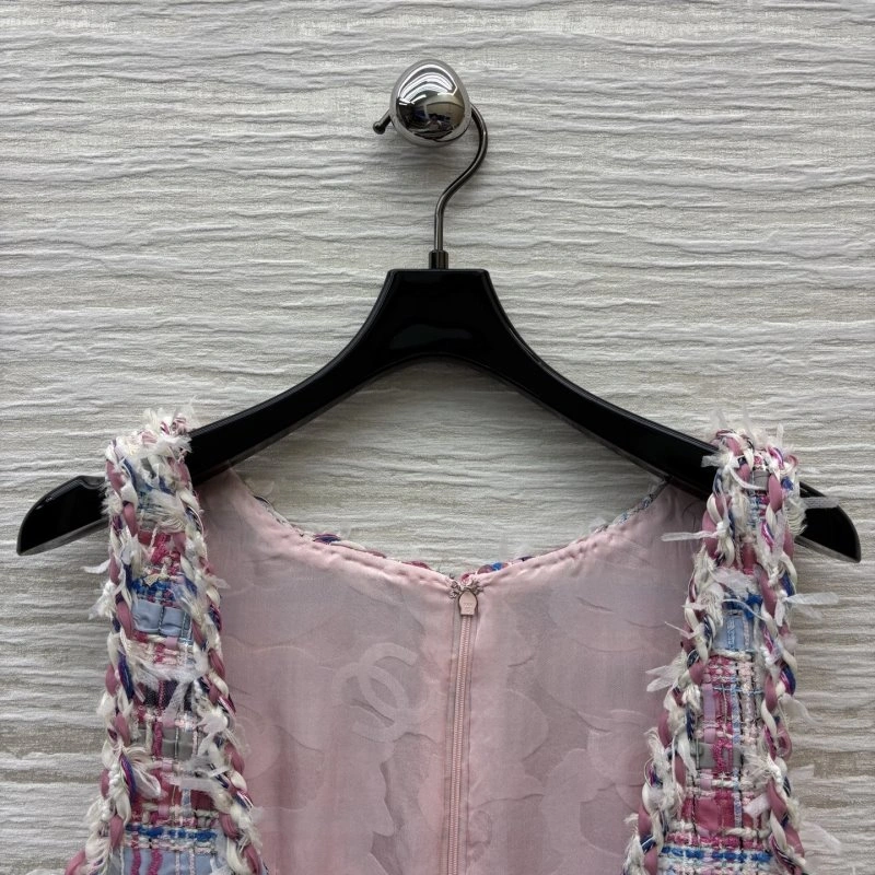 Trendsetting Chanel Vest 110091