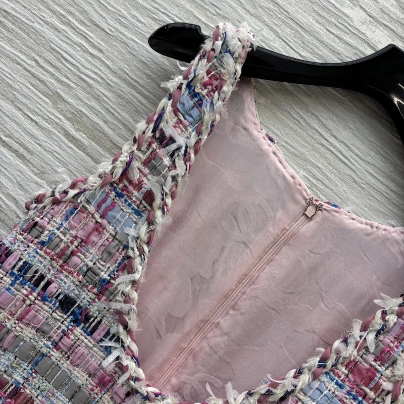 Trendsetting Chanel Vest 110091