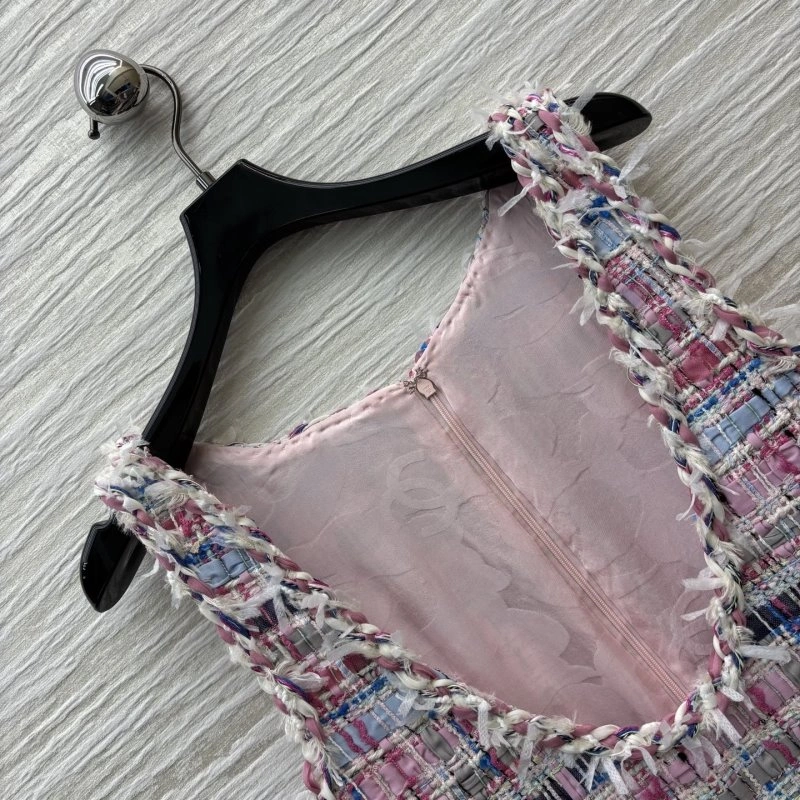 Trendsetting Chanel Vest 110091