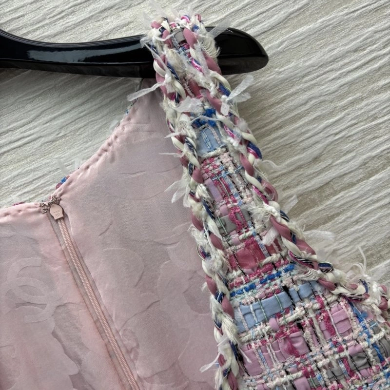 Trendsetting Chanel Vest 110091