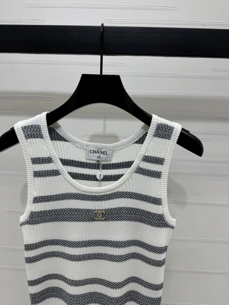 Packable Chanel Vest 110096