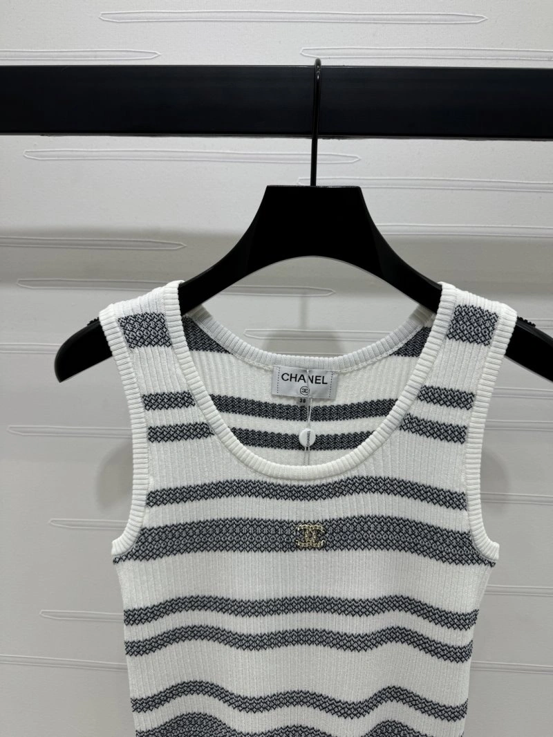 Packable Chanel Vest 110096
