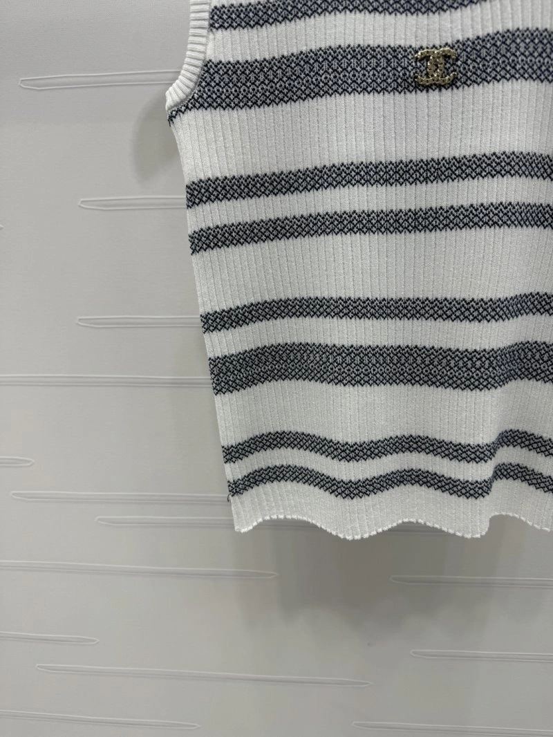 Packable Chanel Vest 110096