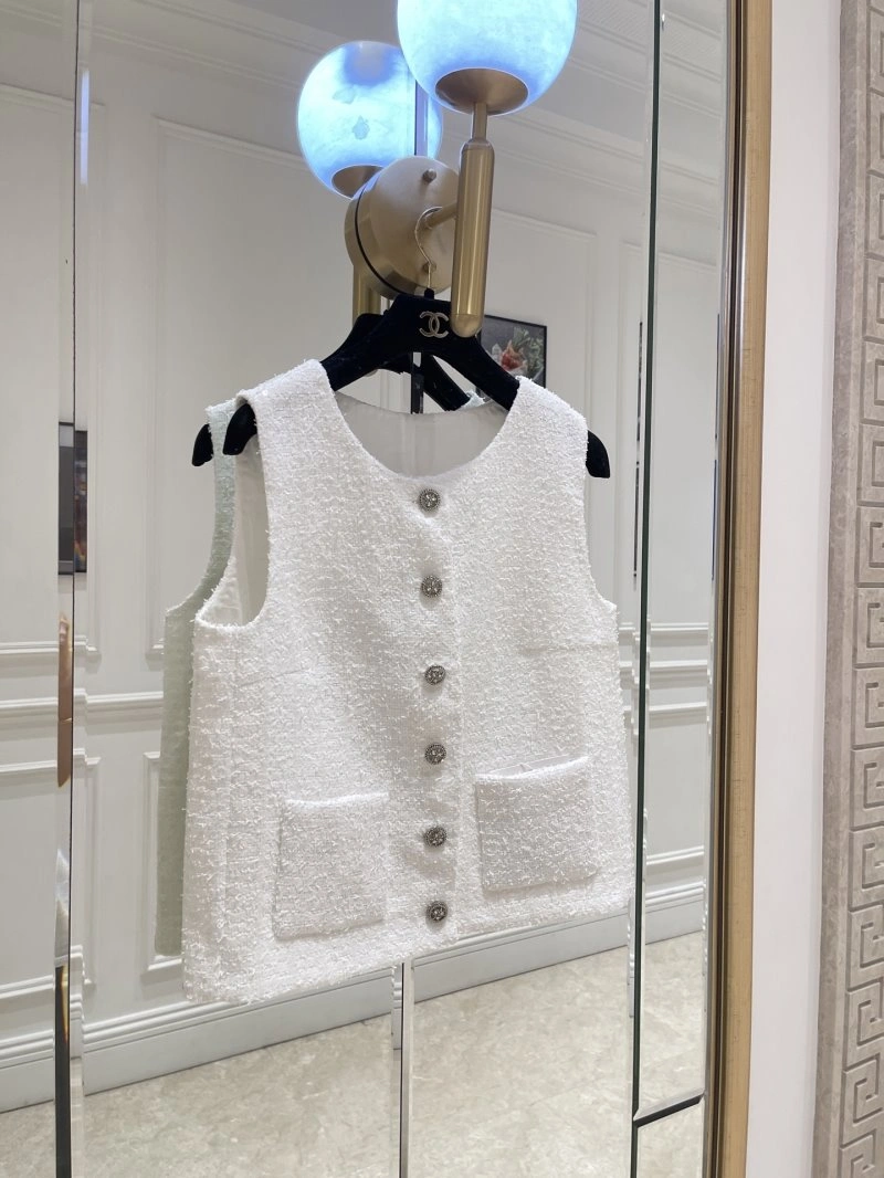 Compact Chanel Vest 110071
