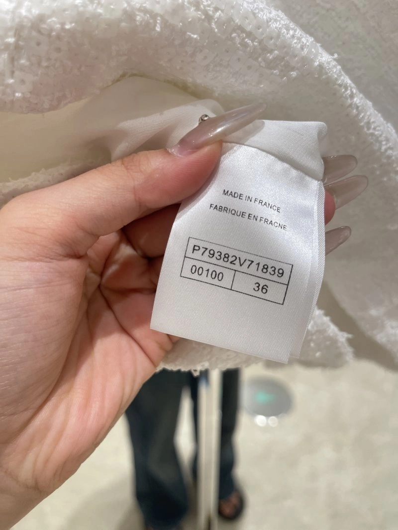 Compact Chanel Vest 110071