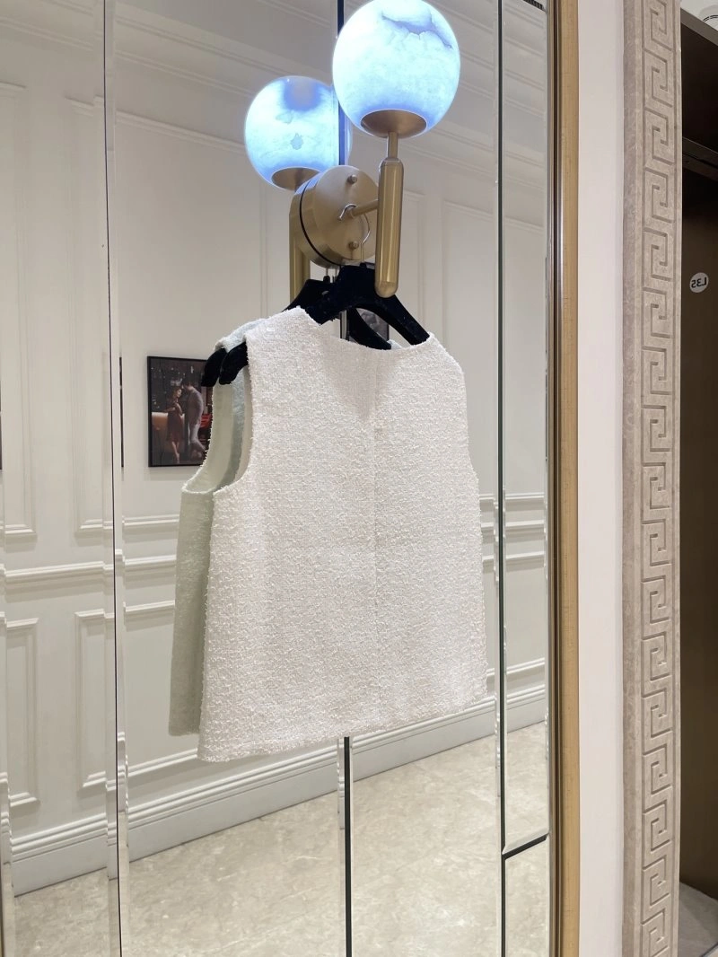 Compact Chanel Vest 110071
