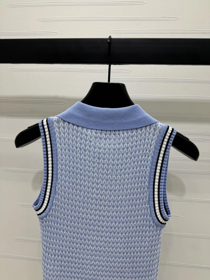 WrinkleFree Chanel Vest 110060