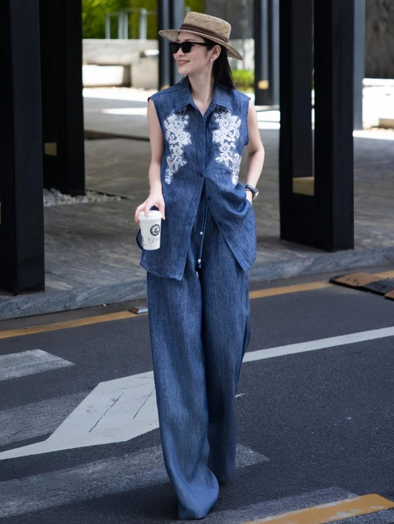 Packable Chanel Vest 110032