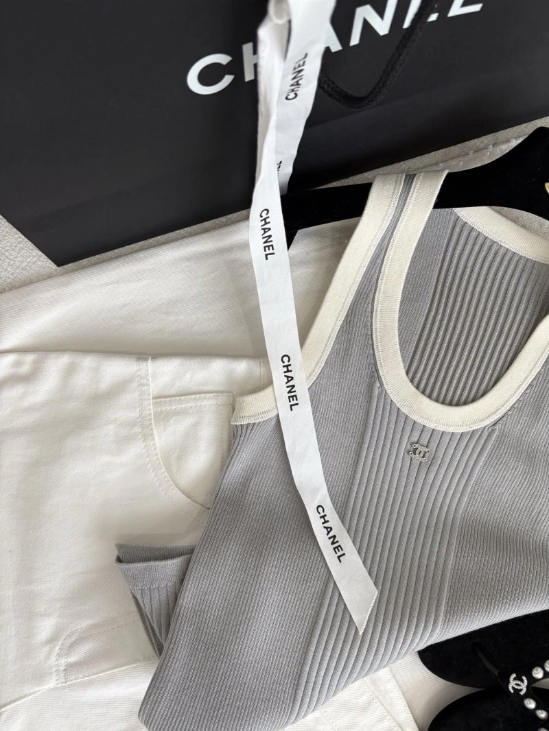 Lightweight Chanel Vest 109991