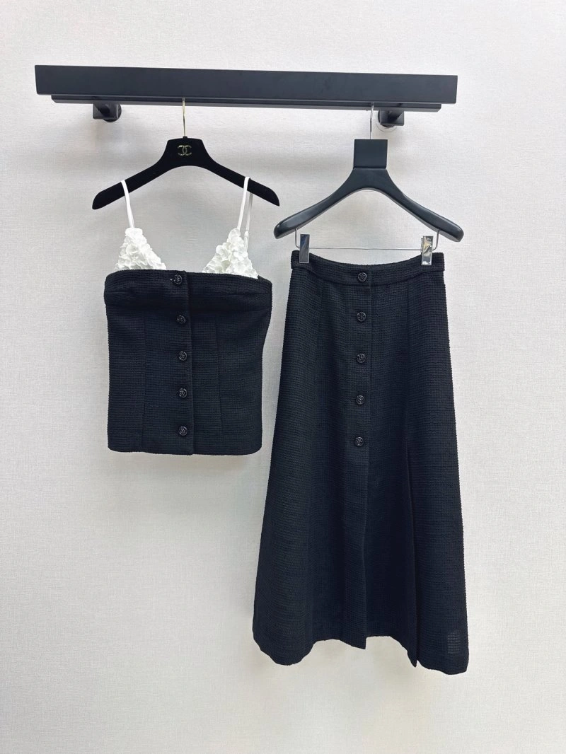 Compact Chanel Vest 107731