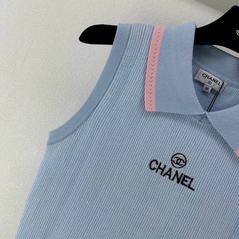 Compact Chanel Vest 107712