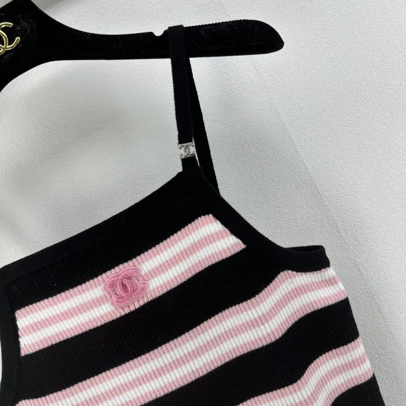 Trendsetting Chanel Vest 107691