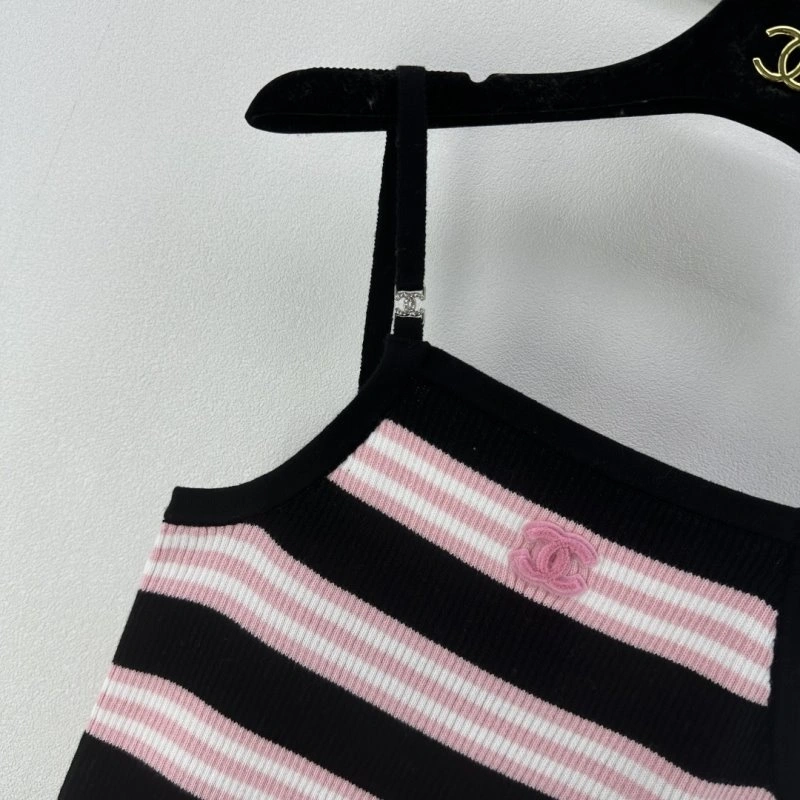 Trendsetting Chanel Vest 107691