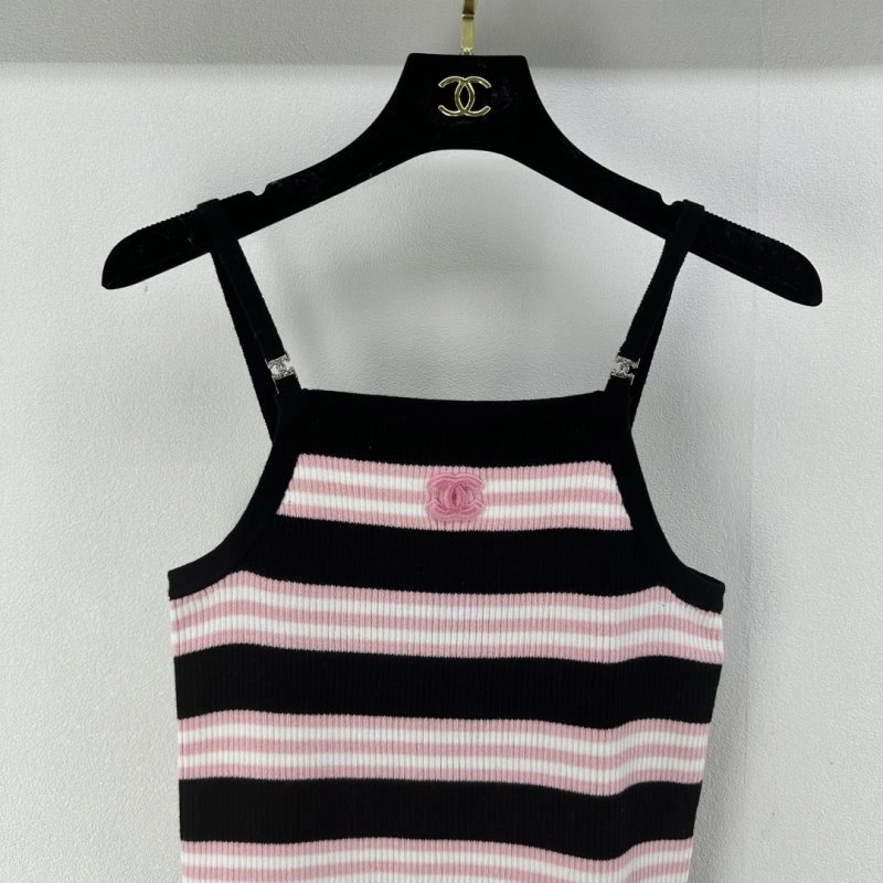 Trendsetting Chanel Vest 107691