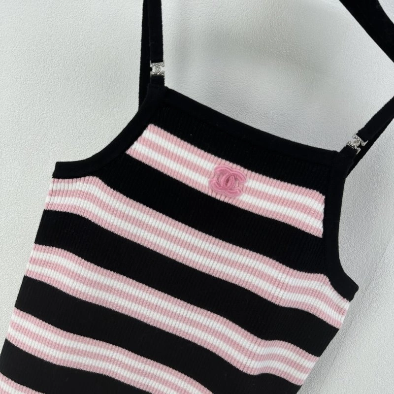Trendsetting Chanel Vest 107691