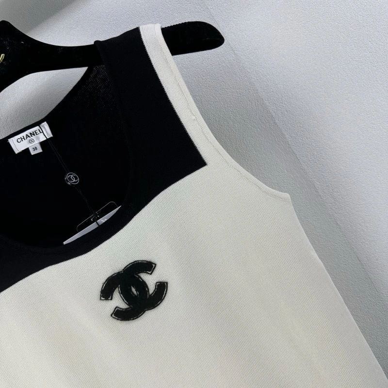 Sleek Chanel Vest 107654