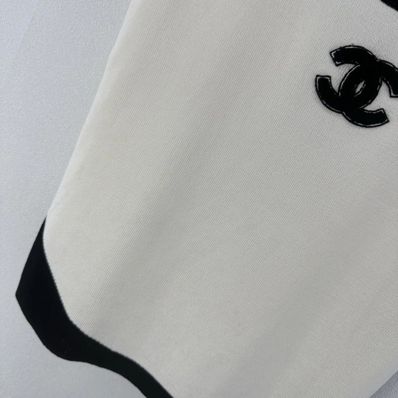 Sleek Chanel Vest 107654