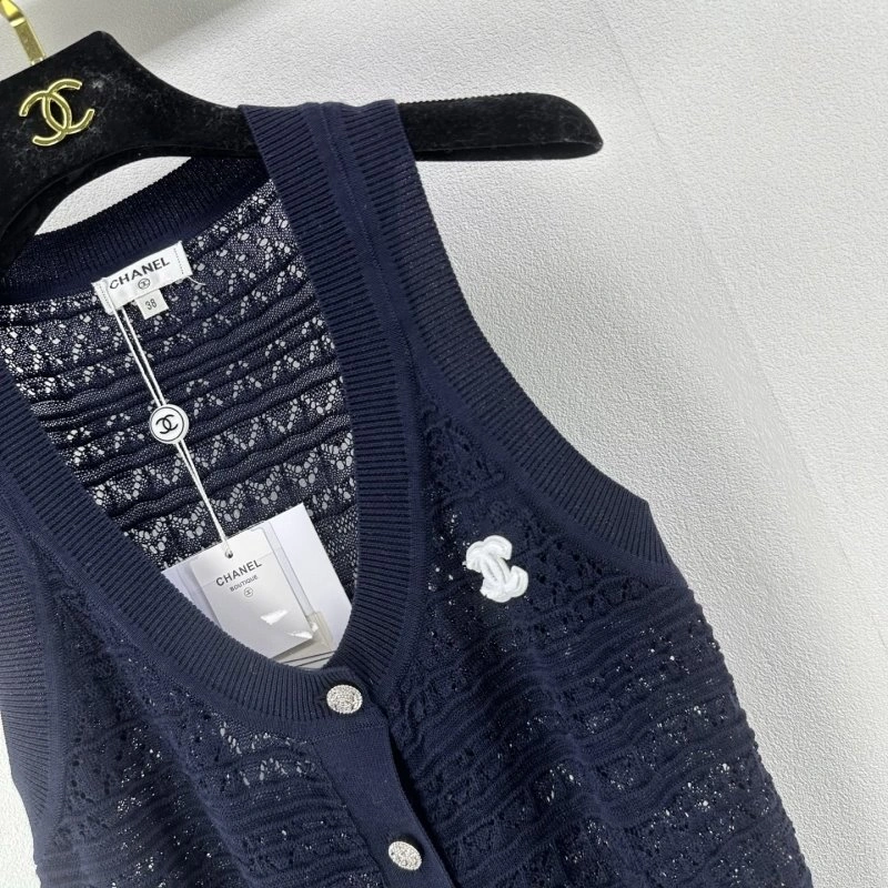 Compact Chanel Vest 107608