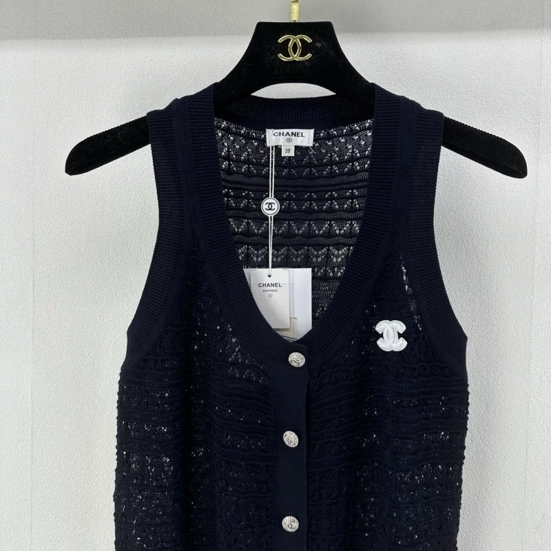 Compact Chanel Vest 107608