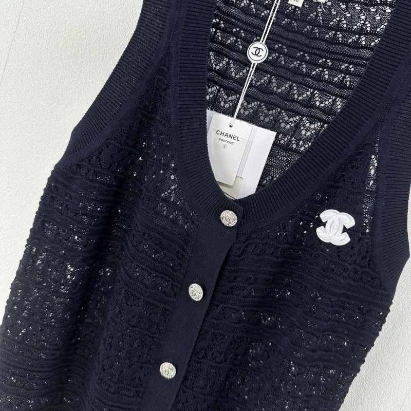 Compact Chanel Vest 107608
