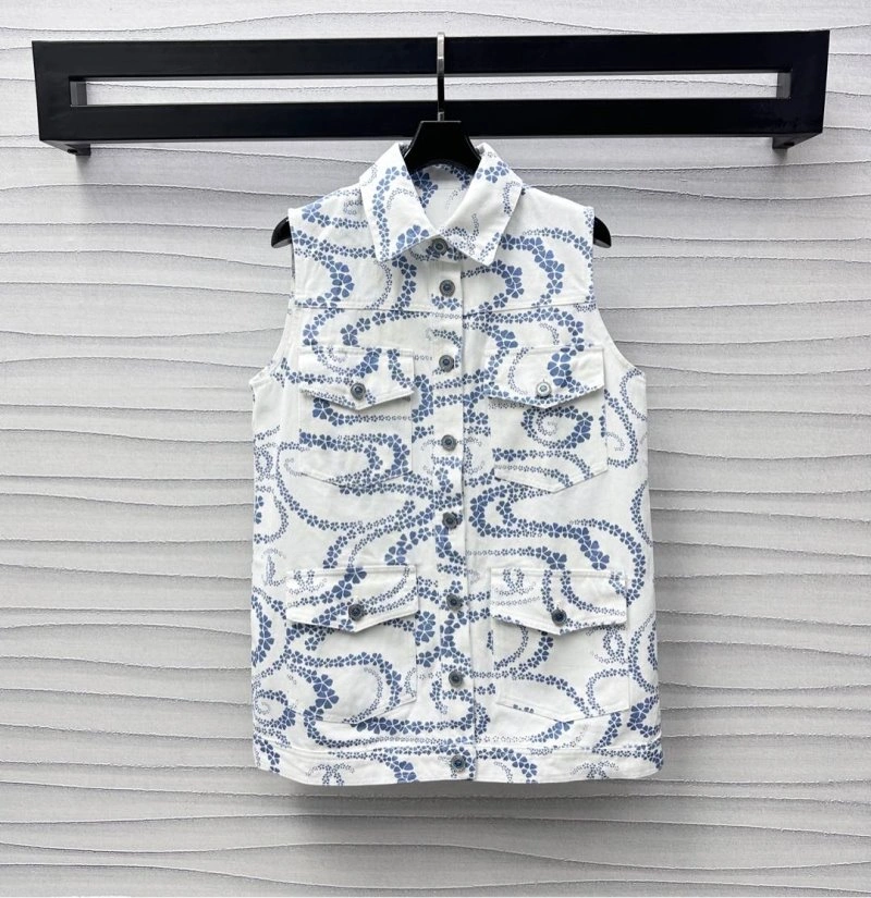 Trendsetting Chanel Vest 107603