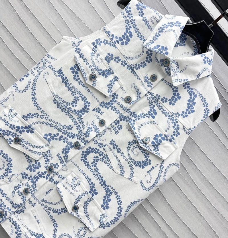 Trendsetting Chanel Vest 107603