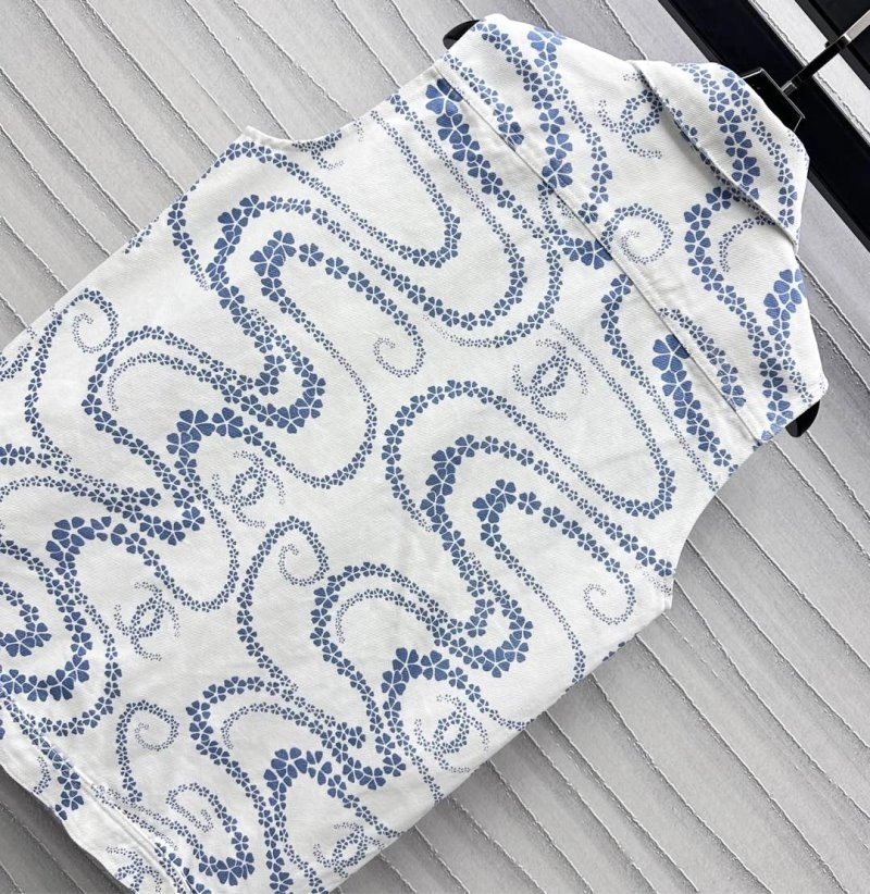 Trendsetting Chanel Vest 107603