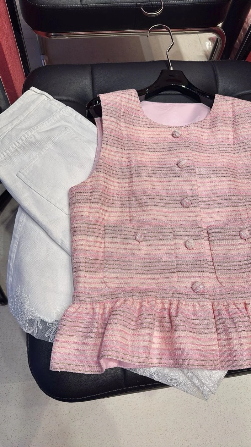 Contemporary Chanel Vest 109569