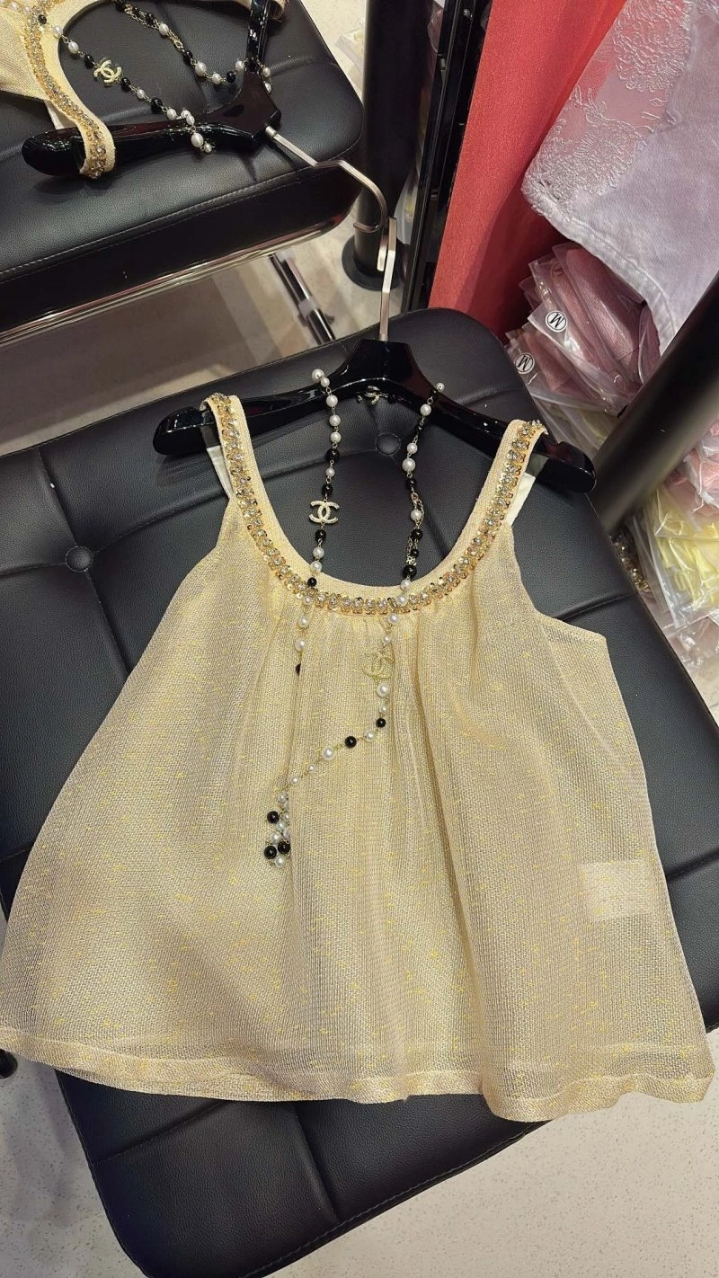 Chic Chanel Vest 109574