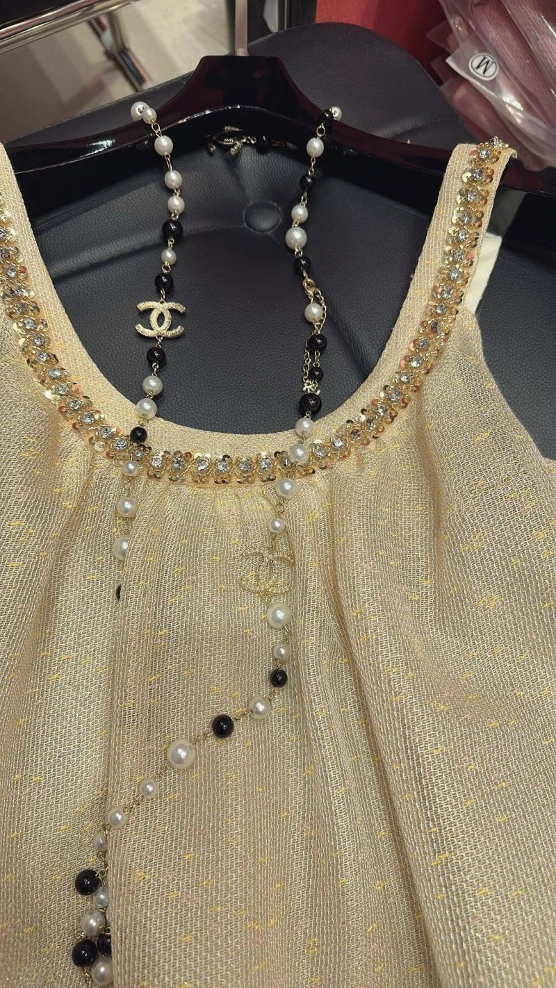 Chic Chanel Vest 109574