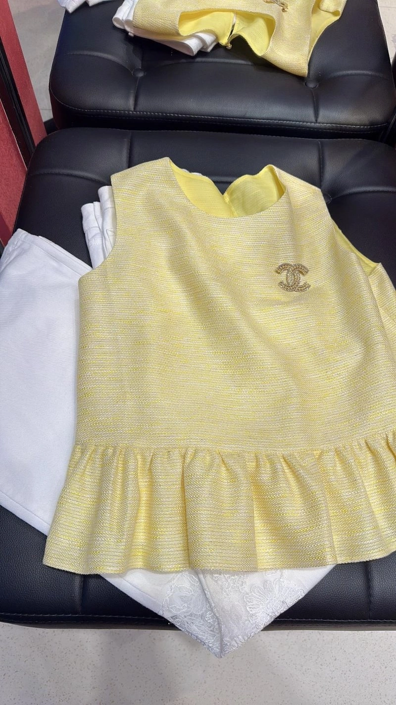 Minimalist Chanel Vest 109564