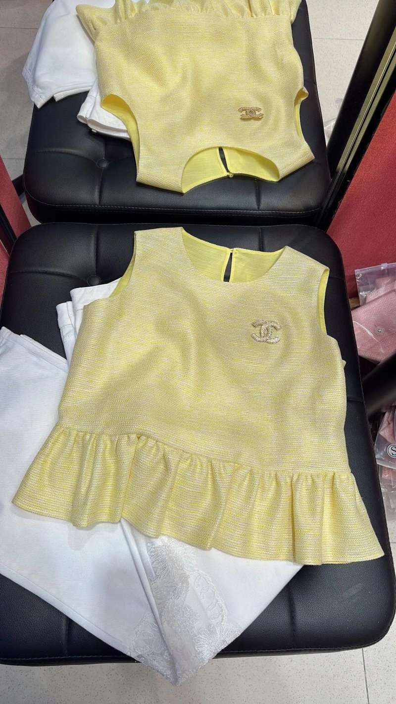Minimalist Chanel Vest 109564