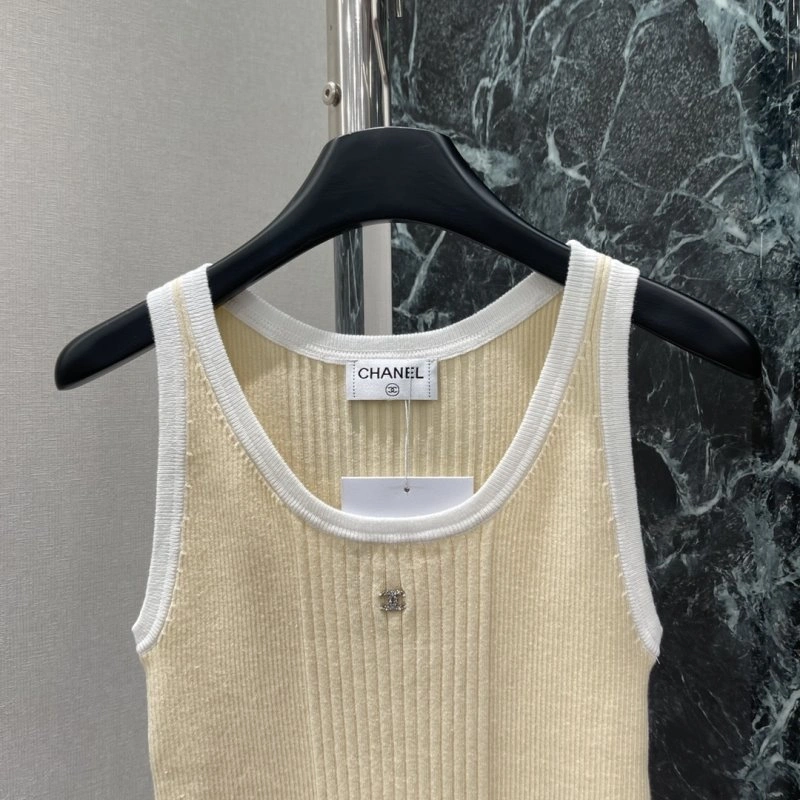 Trendsetting Chanel Vest 109386