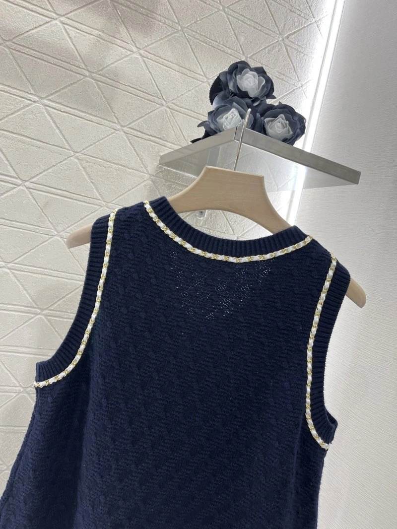 Trendsetting Chanel Vest 109387