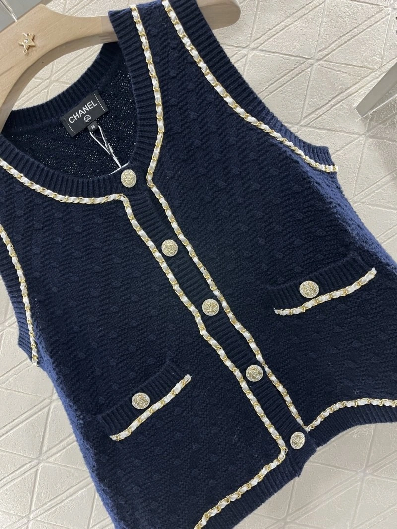 Trendsetting Chanel Vest 109387